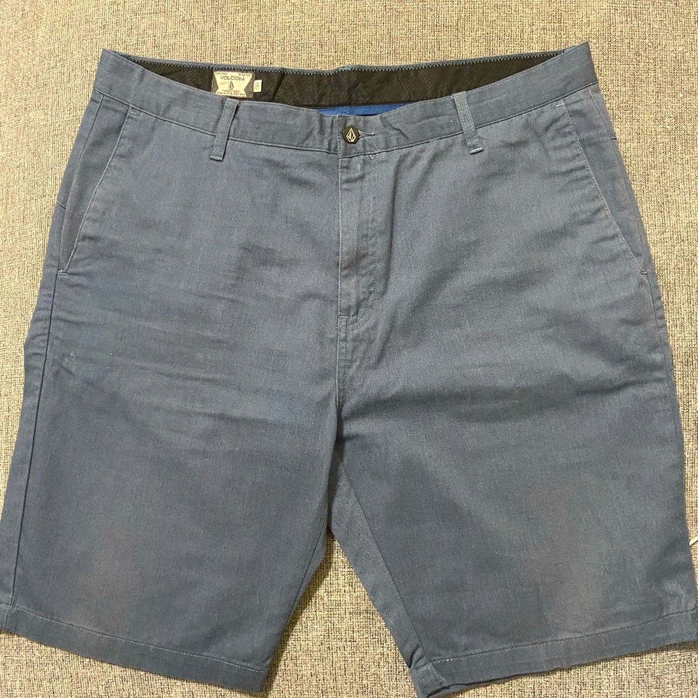 Men’s Volcom shorts